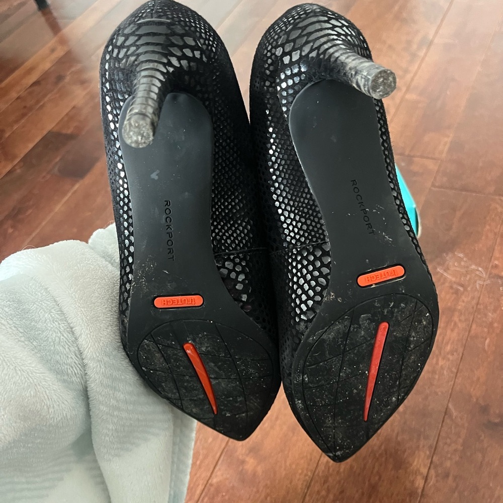 Rockport Black Plain Pumps for Women - Picture 5 of 5